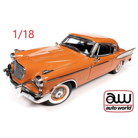 1957 Studebaker coupé orange et blanche - Auto World